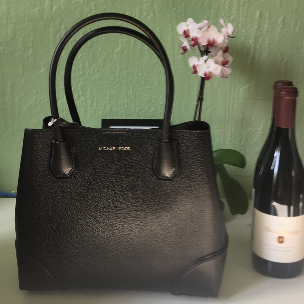 BIG SALE  Up to $120 !! MICHAEL KORS SATCHEL BAG